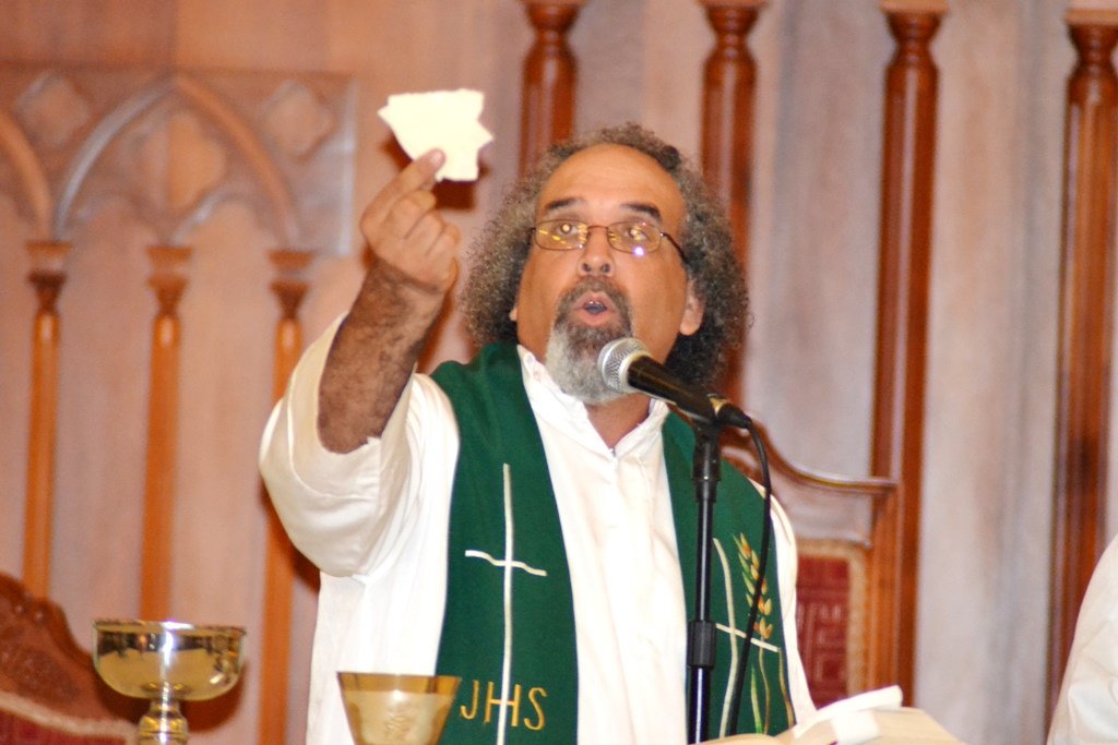 Sacerdote mocano Rogelio Cruz